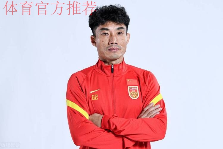 国足队员天津助力校园足球 郑智充当教练员 国足队员天津助力校园足球 郑智充当教练员